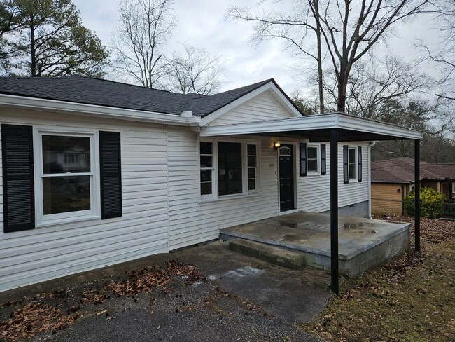 Building Photo - Renovated Mableton 3 Bedroom 2 Bath Home f...