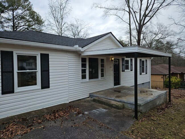 Building Photo - Renovated Mableton 3 Bedroom 2 Bath Home for Rent now