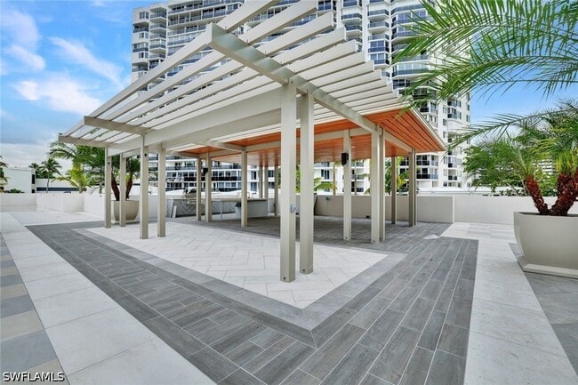 Building Photo - 4051 Gulf Shore Blvd N