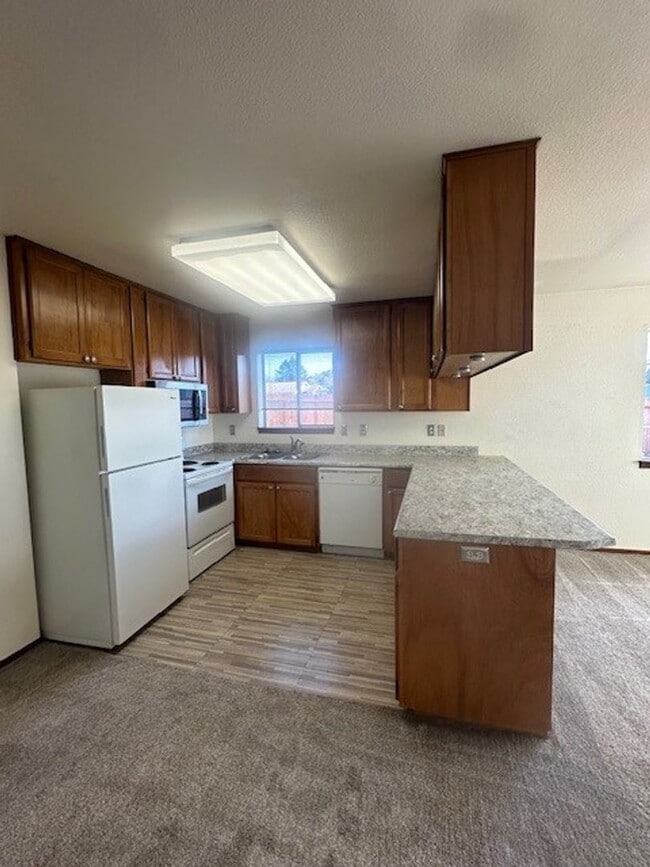 Building Photo - 600 Easy St