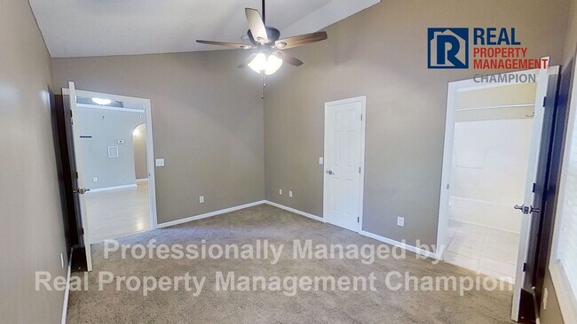 Building Photo - 811 Grathwol Dr