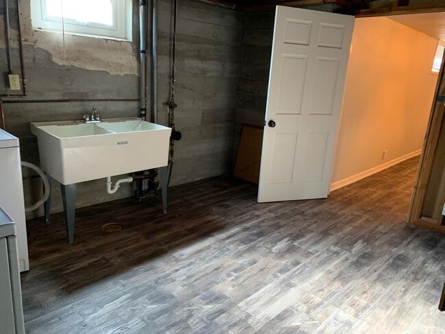 Building Photo - Wonderful 4 Bedroom 2 Bathroom Home in Eastridge!