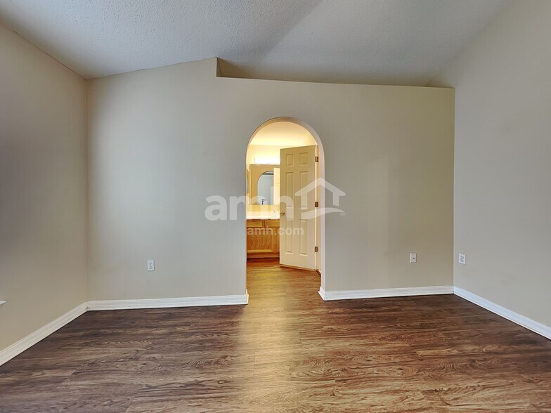 Building Photo - 11613 Ivy Flower Loop
