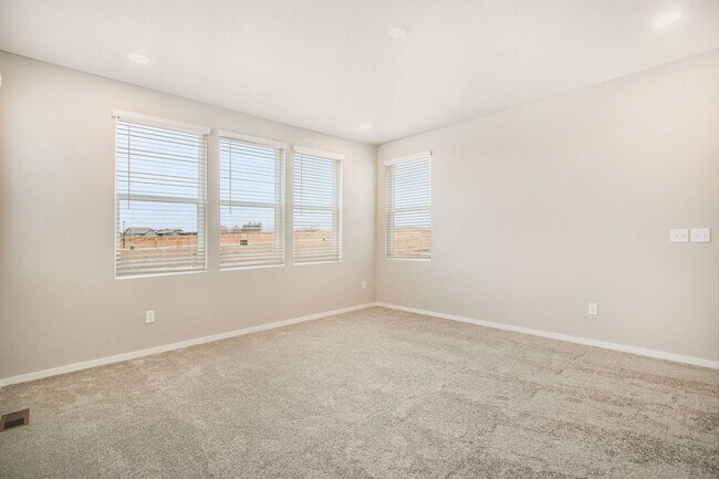 Building Photo - Stunning Home Built in 2022