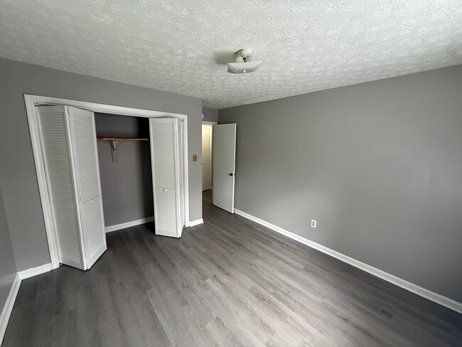 Building Photo - 327 Garden Park Dr