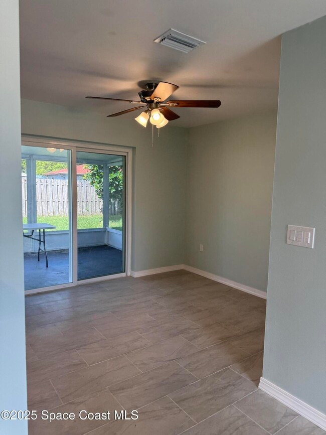Building Photo - 2841 College View Dr