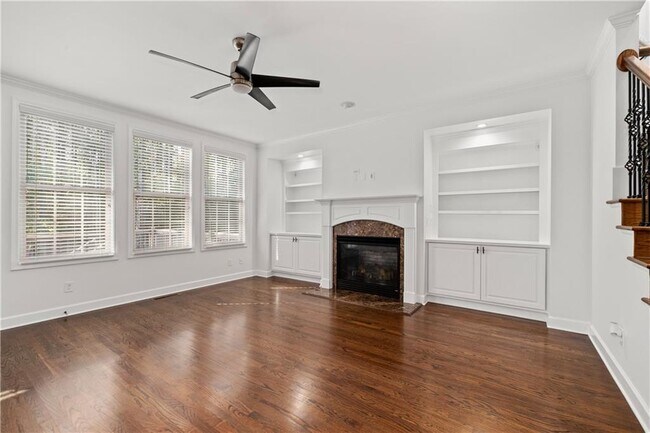 Building Photo - 6440 Century Park Pl SE