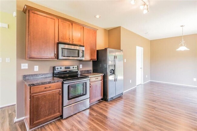 Building Photo - 560 Griffith Dr