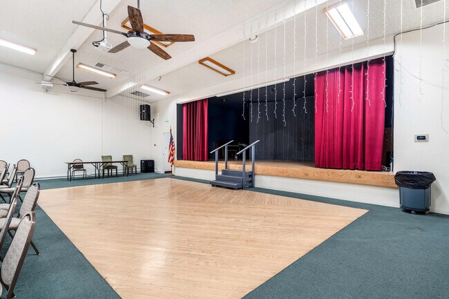 Building Photo - 117 Aliso Dr