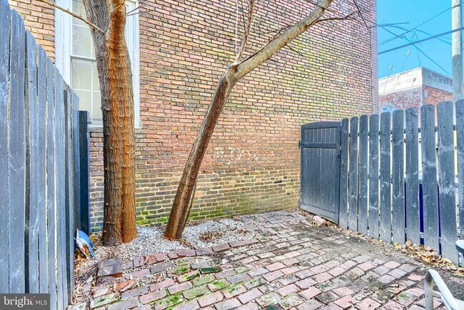 Building Photo - 108 N Madeira St