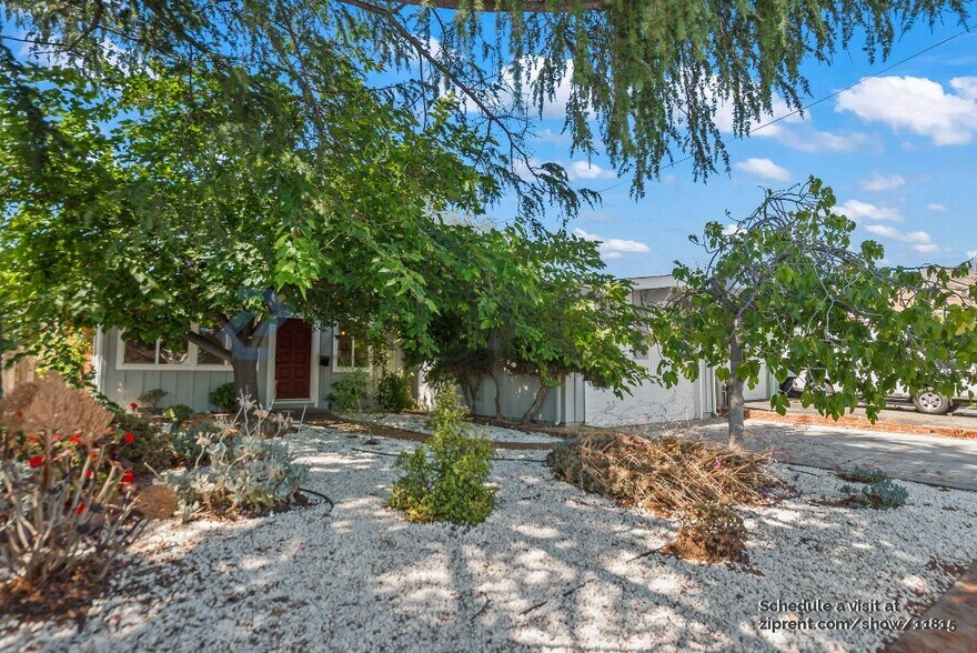 Building Photo - 3375 Holly Dr