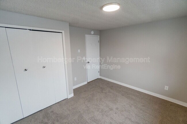 Building Photo - 10119 E Empire Ave