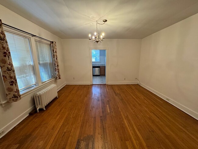 Building Photo - Great two story townhouse in the heart of Squirrel Hill!