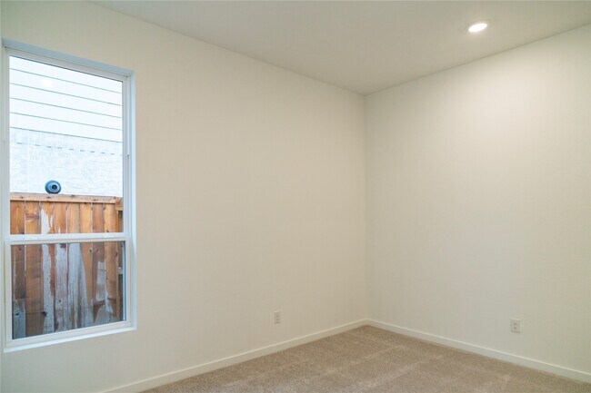 Building Photo - 31026 Sun Vly Dr