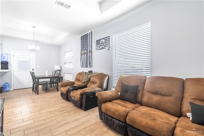 Building Photo - 17 S Colt Ln