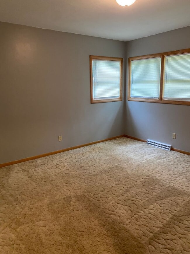 Building Photo - Now leasing for May 2026! Four Bed/Two Bath