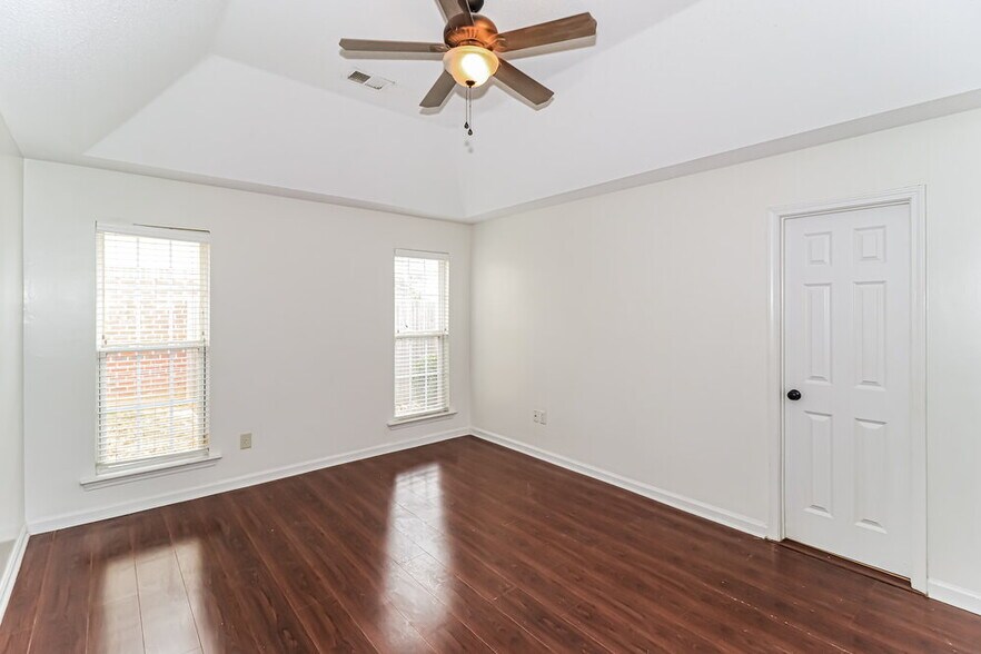 Building Photo - 5432 Milton Ridge Dr