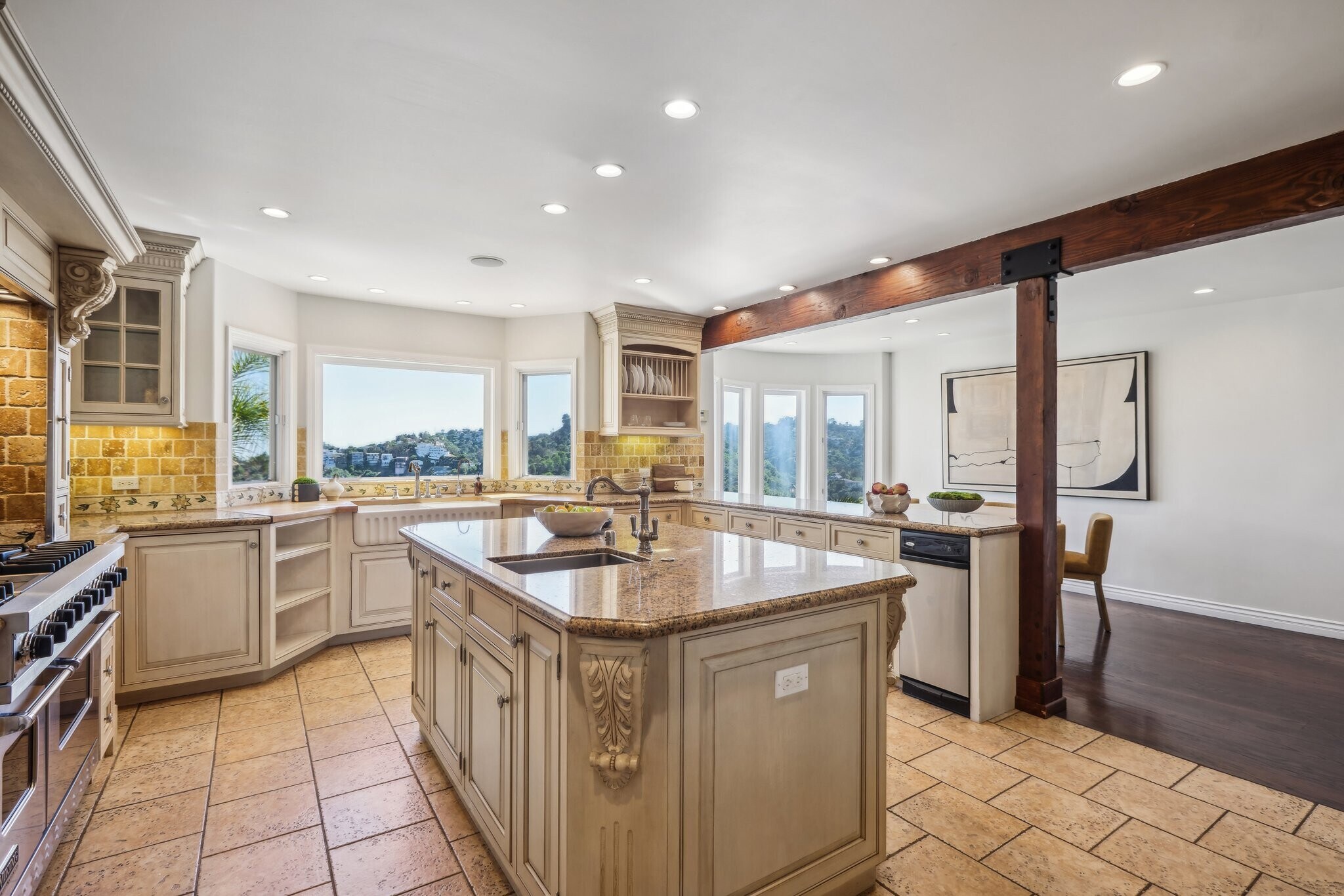 Building Photo - 2411 Mount Olympus Dr