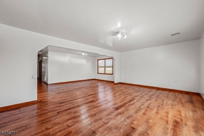 Building Photo - 937 Grove St