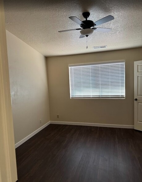 Building Photo - 1075 N 1400 W