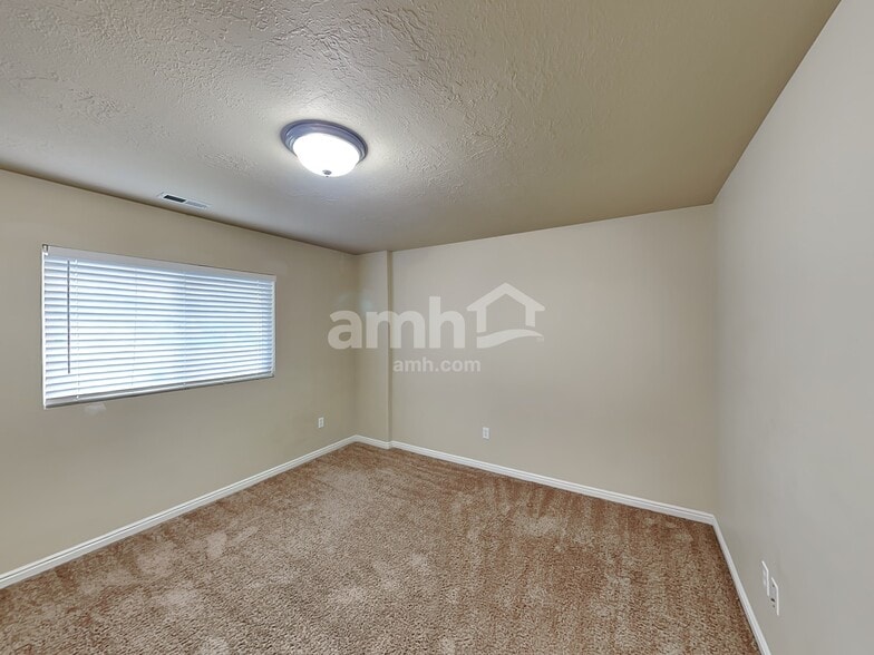 Building Photo - 5252 S 4300 W