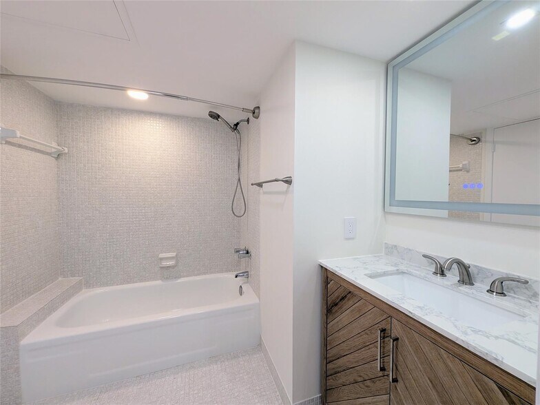 Building Photo - 3101 Oakland Shores Dr