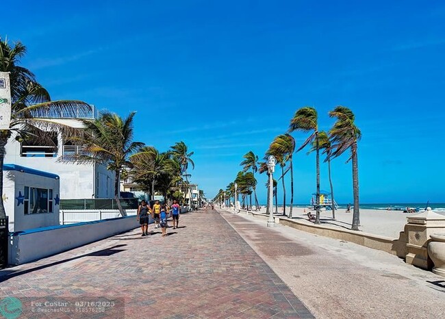 Building Photo - 2600 N Surf Rd