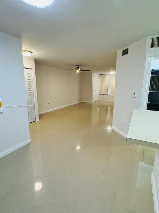 Building Photo - 2851 N Oakland Forest Dr
