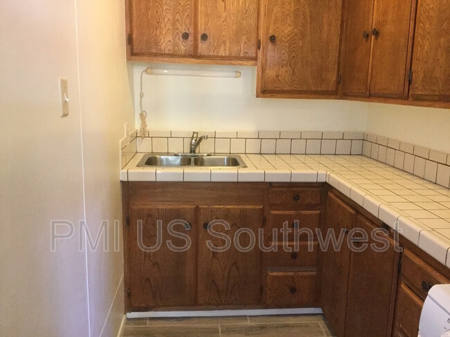 Building Photo - 2088 Del Rey Dr