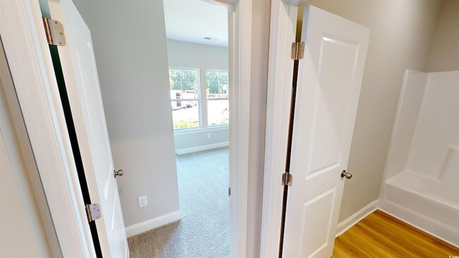 Building Photo - 1016 Moen Lp