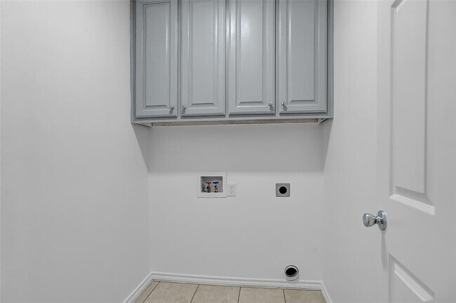 Building Photo - 1022 W Coffin St