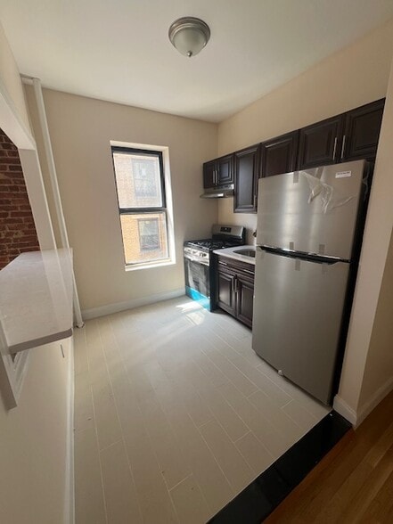 Building Photo - 371 95th St