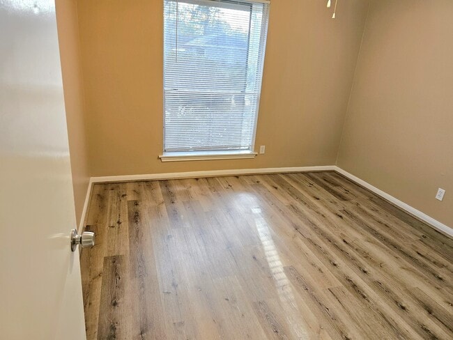 Building Photo - 2327 Shadbury Ct