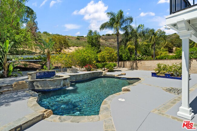 Building Photo - 6143 Lake Lindero Dr
