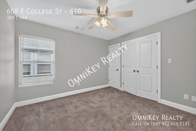 Building Photo - 608 E College St