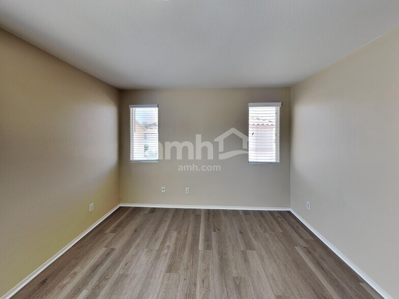 Building Photo - 986 Cantabria Heights Ave