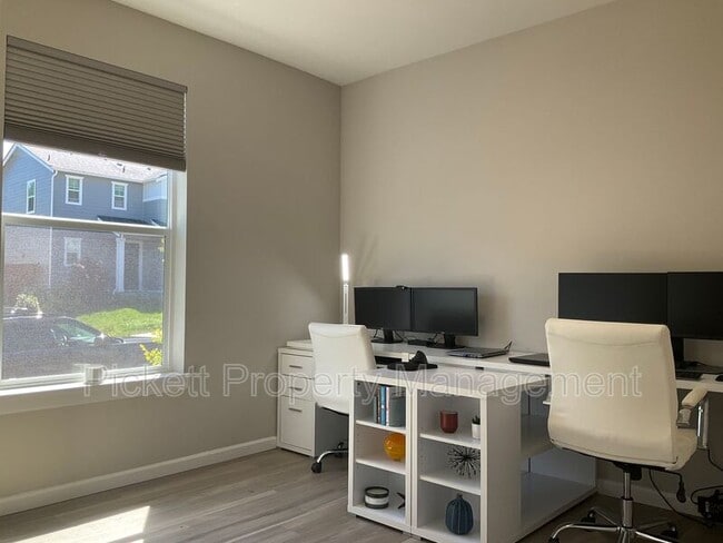 Building Photo - 6584 Seaglass AVE