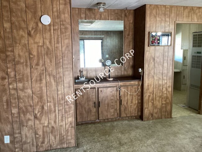 Building Photo - San Bernardino County Rental located in Ne...