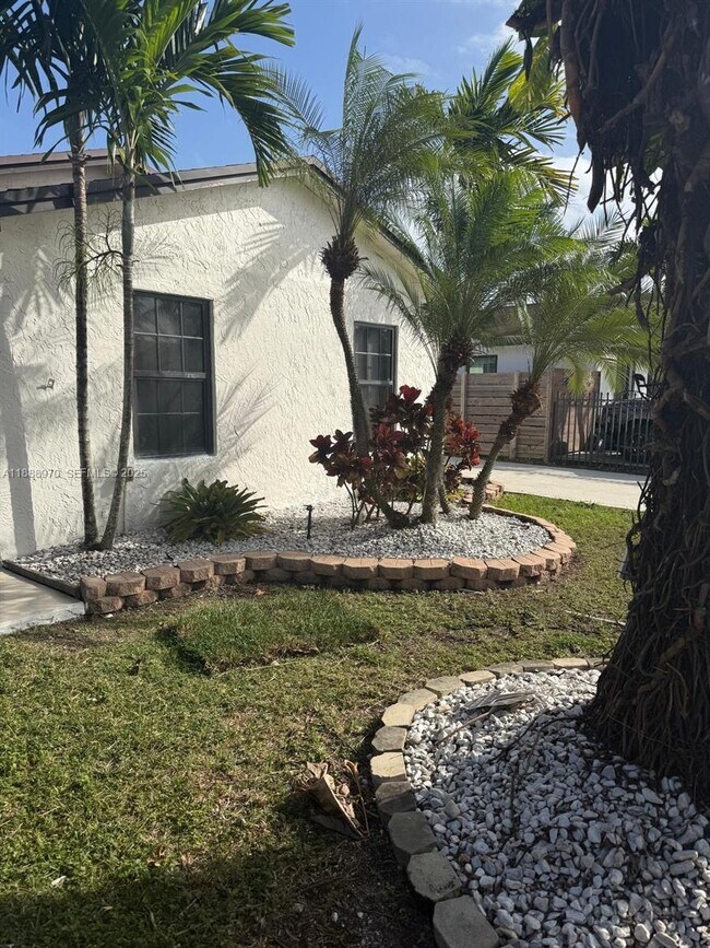 Building Photo - 26553 SW 125th Ct