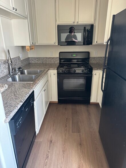 Building Photo - 3621 Westwood Townhomes