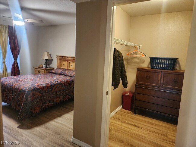 Building Photo - 5140 Mandalay Springs Dr