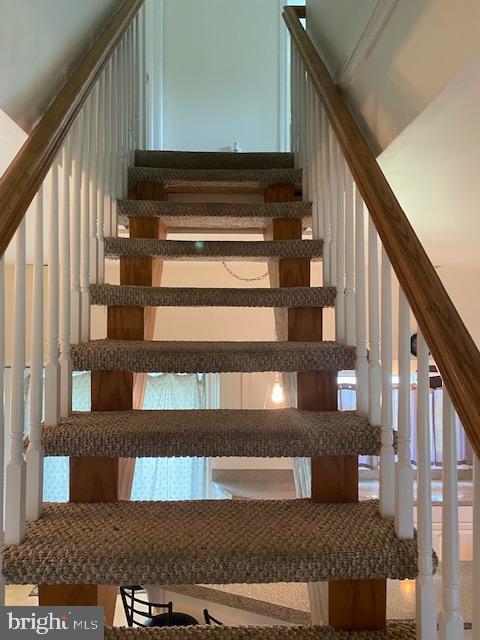 Building Photo - 1420 Riverside Dr