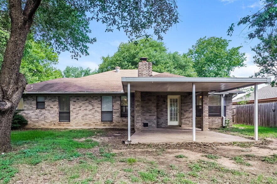 Building Photo - 709 Daniels Dr
