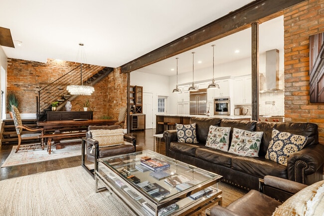 Building Photo - 1421 Elm St