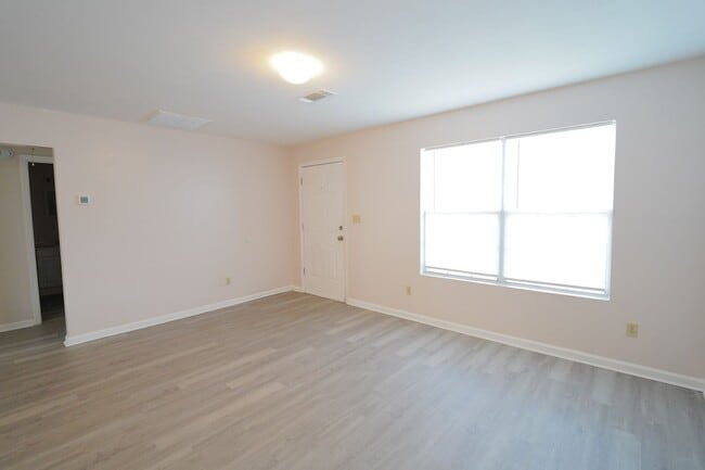 Building Photo - 3178 N Ridge Rd