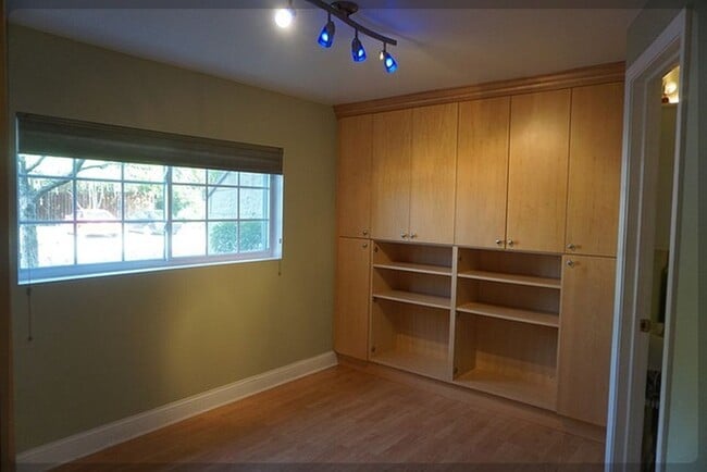 Building Photo - 125 Rachel Rd