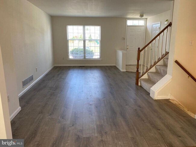 Building Photo - 114 Couples Dr