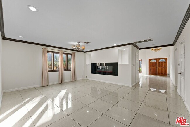 Building Photo - 15123 Greenleaf St