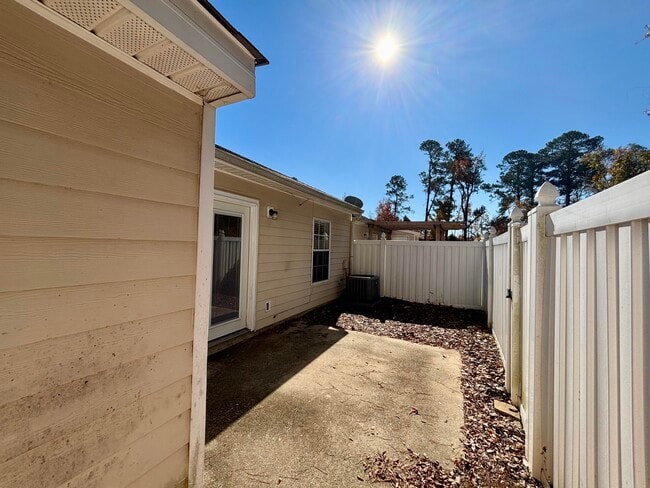 Building Photo - 310 Evans Lake Way