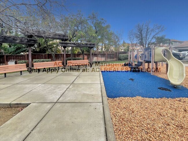 Building Photo - Stunning One Story Brentwood Home In Quite Culdesac